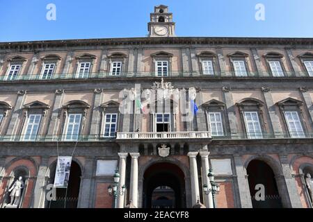Napoli - Facciata di Palazzo reale Stockfoto