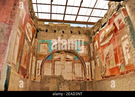 Das Innere des typischen römischen Hauses im antiken Herculaneum (Ercolano) archäologischen Park. Stockfoto