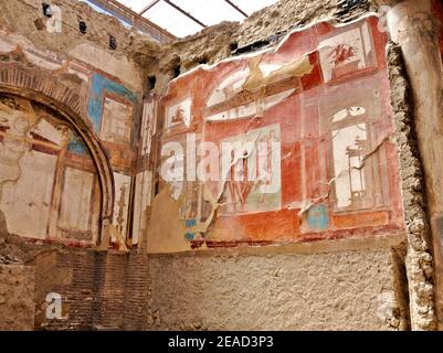 Das Innere des typischen römischen Hauses im antiken Herculaneum (Ercolano) archäologischen Park. Stockfoto