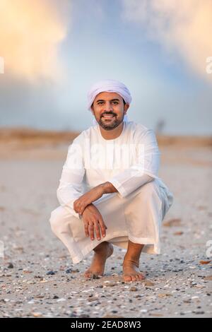 emiratian an einem Strand in den Vereinigten Arabischen Emiraten Stockfoto
