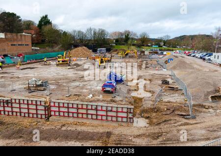 Mold, Flintshire; Großbritannien: 28. Jan 2021: Die Bauarbeiten am neuen Aldi-Supermarkt in der walisischen Marktstadt Mold haben begonnen. Stockfoto