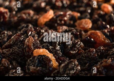 Auswahl an getrockneten Rosinen Superfood - Makroaufnahme selektiv Fokus Stockfoto