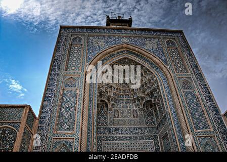 Iwan, Eingangstor, Mozaffari Jameh Moschee, Freitagsmoschee in Kerman, Iran. Stockfoto