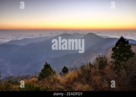 Wangyangshan Sonnenaufgang in Taipingshan National Forest Recreation Area in Yilan, Taiwan Stockfoto