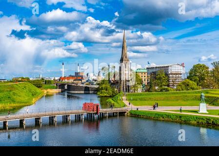 St. Alban Kirche befindet sich neben einem Graben in Kopenhagen, Dänemark. Stockfoto