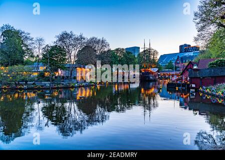 Restaurant in Form eines Piratenschiffs im Vergnügungspark Tivoli in Kopenhagen, Dänemark Stockfoto