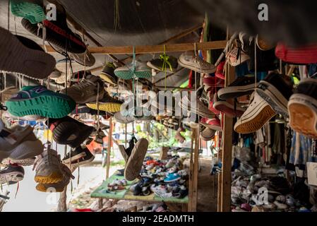 Ukay Ukay Second Hand Products Shop Allgemein Luna, Siargao Island, Philippinen, Südostasien Stockfoto