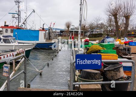 Kiel 8,2.2021- Sturmtief Tristan sorgt in der Kieler Förde für Hochwasser, Wellen und Gischt in der Kieler Förde. Impressionen aus Strande, Schilksee Stockfoto