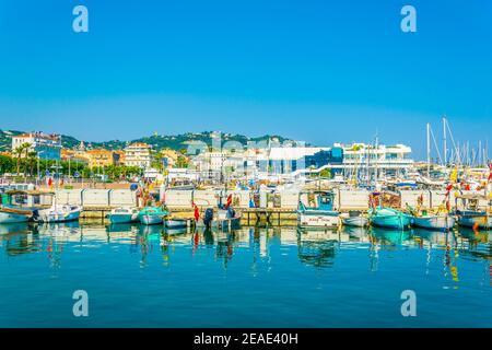Boote anlegen im Hafen von Cannes, Frankreich Stockfoto