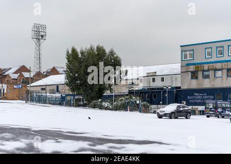 Roots Hall Fußballplatz von Southend United in Southend on Sea, Essex, Großbritannien, mit Schnee von Storm Darcy Stockfoto