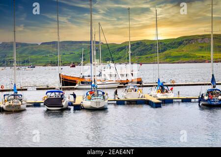 Die Boote liegen in Oban Bay, Gateway to the Isles, Oban, Argyll und Bute, Schottland Stockfoto