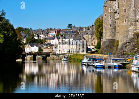 Schloss Rohan am Ufer von Oust, Teil des Kanals Nantes bei Brest, bei Josselin in Frankreich Stockfoto