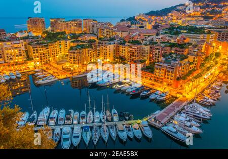 Port de Fontvieille in Monaco bei Sonnenuntergang Stockfoto