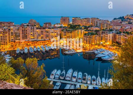 Port de Fontvieille in Monaco bei Sonnenuntergang Stockfoto