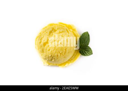 Zitroneneis Schaufel mit Minzblättern isoliert auf dekoriert Weißer Hintergrund Stockfoto