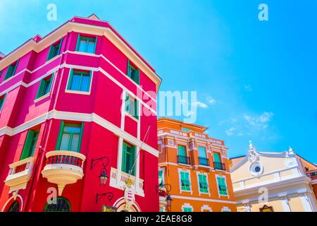 Eine schmale Straße im Zentrum von Monaco Stockfoto