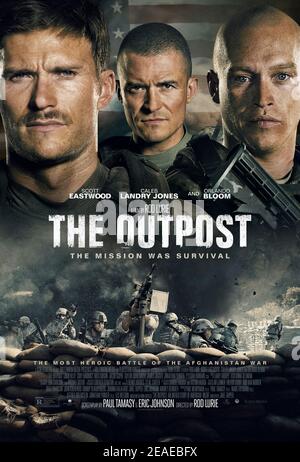 The Outpost (2019) Regie: Rod Lurie mit Scott Eastwood, Caleb Landry Jones und Orlando Bloom. Basierend auf einer wahren Geschichte kämpft ein kleines Team von US-Soldaten in der Schlacht von Kamdesh gegen Hunderte von Taliban-Kämpfern in Afghanistan. Stockfoto