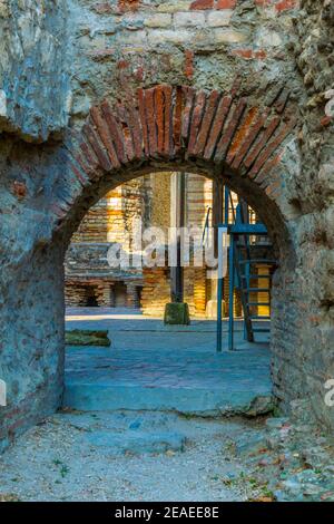 Thermes de Constantine - ein römisches Bad in Arles, Frankreich Stockfoto
