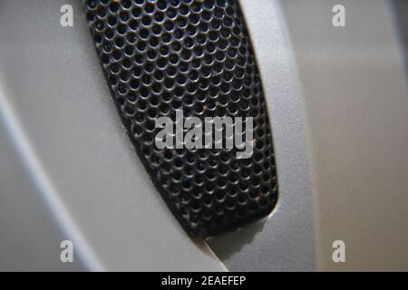 Lautsprecher. Futuristischer Lautsprecherbildschirm, Texturstil, Szene oder abstrakter Hintergrund, selektiver Fokus, Seitenansicht, schwarze Farbe, Foto-Zoom, Brasilien, Süden Stockfoto