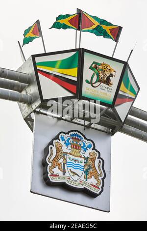 Golden Jubilee of Independence Arch an der East Bank Public Road, Georgetown, Guyana Stockfoto