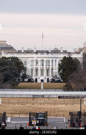 WASHINGTON D.C., USA - 08. Feb 2021: Washington, DC, USA - 6th. Februar 2020: Zusätzliche Zäune um das Weiße Haus während des Starts Stockfoto