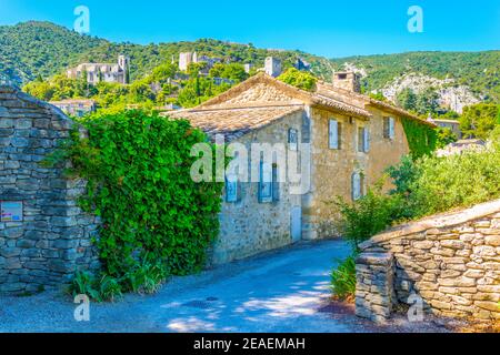 Schmale Straße in Oppede le Vieux Dorf in Frankreich Stockfoto