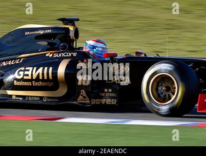 Vitaly Petrov fährt im Lotus Renault Formel 1-Teamwagen 2011 auf der Montmelo-Rennstrecke in Spanien Stockfoto