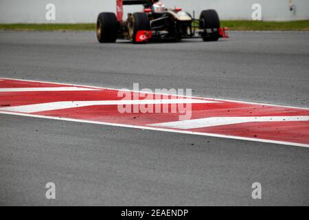 Vitaly Petrov fährt im Lotus Renault Formel 1-Teamwagen 2011 auf der Montmelo-Rennstrecke in Spanien Stockfoto