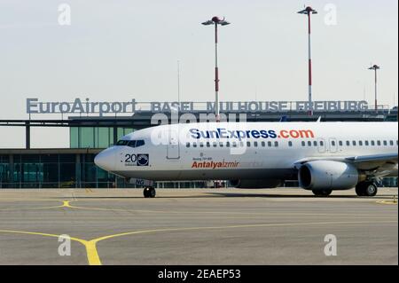 Flugzeug am EuroAirport Basel-Mulhouse-Freiburg Stockfoto