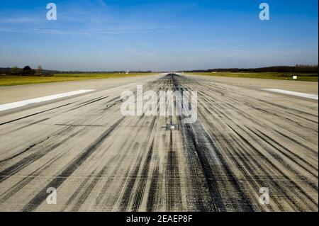 Flugzeug am EuroAirport Basel-Mulhouse-Freiburg Stockfoto