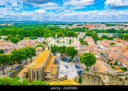 Luftaufnahme von Carcassonne mit Kirche von Saint Gimer Stockfoto
