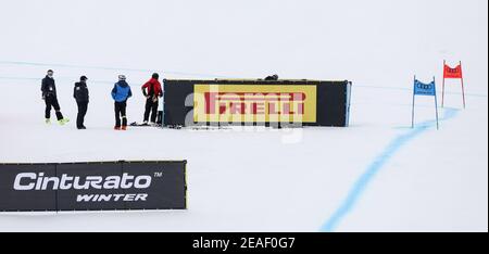 Cortina (BL, Italien. Februar 2021, 9th. Cortina (BL), Italien, Vertigine, 09. Februar 2021, wartet noch auf besseren Zustand auf der Piste für die Damen SG in Cortina d'Ampezzo während 2021 FIS Alpine World SKI Championships - Super Giant - Men - Alpine Ski Race Credit: Luca Tedeschi/LPS/ZUMA Wire/Alamy Live News Stockfoto