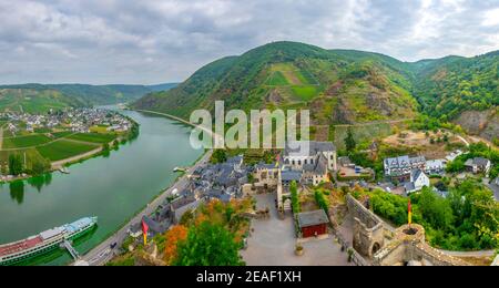 Luftaufnahme von Beilstein von Burg Metternich, Deutschland Stockfoto