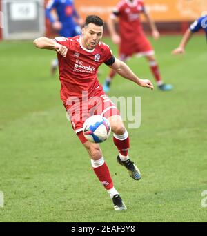 Mark Wright von Crawley während des zweiten Spiels der Sky Bet League zwischen Crawley Town und Harrogate Town im People's Pension Stadium , Crawley , Großbritannien - 6. Februar 2021 - nur für redaktionelle Verwendung. Keine Verkaufsförderung. Für Football-Bilder gelten Einschränkungen für FA und Premier League. Keine Nutzung des Internets/Handys ohne FAPL-Lizenz - für Details wenden Sie sich an Football Dataco Stockfoto