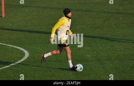 Stadt Dortmund, Deutschland. 09th Feb, 2021. firo: 09,02.2021, Fußball, 1st Bundesliga, Saison 2020/2021, BVB, Borussia Dortmund, Training, Mahmoud Dahoud, Einzelaktion zur weltweiten Nutzung Quelle: dpa/Alamy Live News Stockfoto