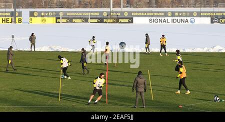 Stadt Dortmund, Deutschland. 09th Feb, 2021. firo: 09,02.2021, Fußball, 1.Bundesliga, Saison 2020/2021, BVB, Borussia Dortmund, Training, Borussia Dortmund, Spieler, während, Training, Thomas Delaney, Erling Haaland, zur Nutzung weltweit Credit: dpa/Alamy Live News Stockfoto