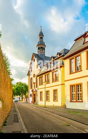 Bunte Fassaden von traditionellen Häusern in trier, Deutschland Stockfoto