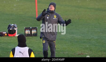 Stadt Dortmund, Deutschland. 09th Feb, 2021. firo: 09,02.2021, Fußball, 1st Bundesliga, Saison 2020/2021, BVB, Borussia Dortmund, Training, BVB, Trainer, Edin Terzic Quelle: dpa/Alamy Live News Stockfoto