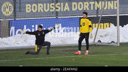 Stadt Dortmund, Deutschland. 09th Feb, 2021. firo: 09,02.2021, Fußball, 1st Bundesliga, Saison 2020/2021, BVB, Borussia Dortmund, Training, Marwin Hitz mit Goalwartcoach Matthias Kleinsteiber Quelle: dpa/Alamy Live News Stockfoto