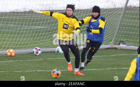 Stadt Dortmund, Deutschland. 09th Feb, 2021. firo: 09,02.2021, Fußball, 1st Bundesliga, Saison 2020/2021, BVB, Borussia Dortmund, Training, Marwin Hitz gegen Reinier Quelle: dpa/Alamy Live News Stockfoto