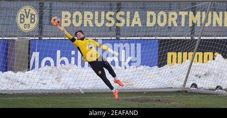 Stadt Dortmund, Deutschland. 09th Feb, 2021. firo: 09,02.2021, Fußball, 1.Bundesliga, Saison 2020/2021, BVB, Borussia Dortmund, Training, Marwin Hitz Quelle: dpa/Alamy Live News Stockfoto