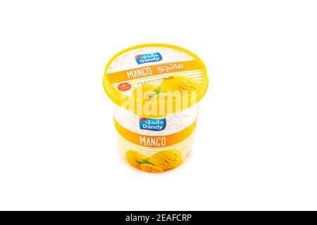 Dandy Erdbeer Eimer auf weißem Hintergrund. Stockfoto