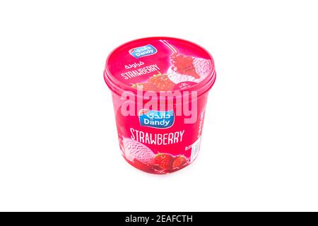 Dandy Erdbeer Eimer auf weißem Hintergrund. Stockfoto