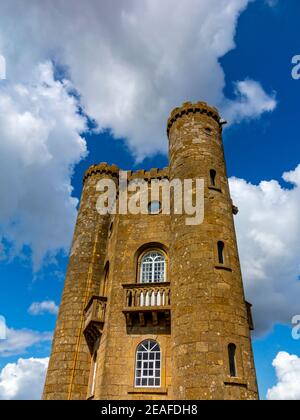 Broadway Tower in den Cotswolds Worcestershire England UK eine Torheit Entworfen von James Wyatt und gebaut für Lady Coventry 1798-1799 Es ist 20 Meter hoch Stockfoto