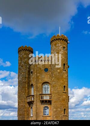 Broadway Tower in den Cotswolds Worcestershire England UK eine Torheit Entworfen von James Wyatt und gebaut für Lady Coventry 1798-1799 Es ist 20 Meter hoch Stockfoto