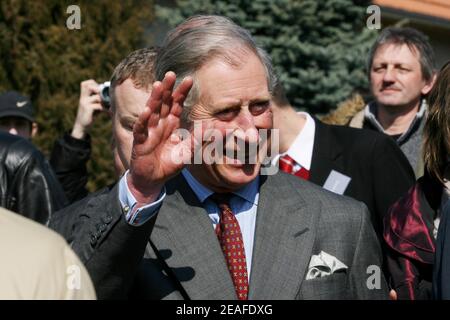 Der britische Prinz Charles nimmt an einem Willkommensprogramm Teil, während er am Montag, dem März in Hostetin, dem umweltfreundlichen Dorf in Südmähren, war Stockfoto