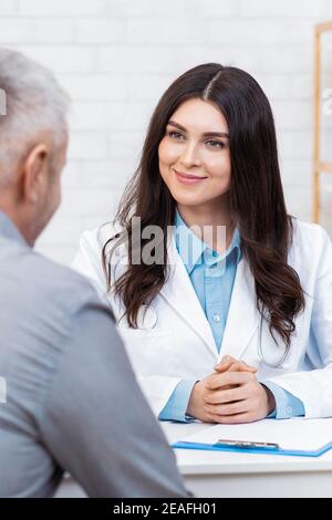 Gesundheitsfürsorge, moderner Hausarzt und ärztliche Untersuchung Stockfoto