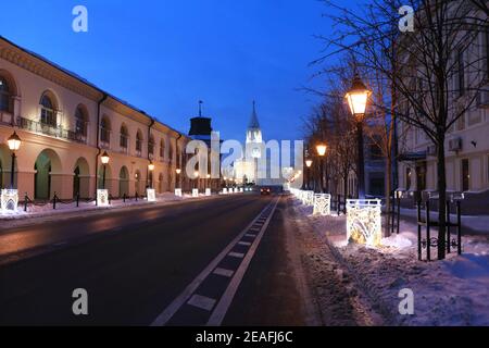 Kreml Straße Kasan im Winter in der Nacht, Russland Stockfoto