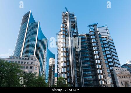 London, Vereinigtes Königreich - 24. August 2010: Das Lloyd's Building und andere Bürogebäude in der City of London. Stockfoto