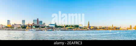 Panorama der Elbe in Hamburg Stockfoto